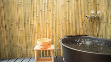 House | Bathroom | Separate tub and shower, deep soaking tub, free toiletries, hair dryer