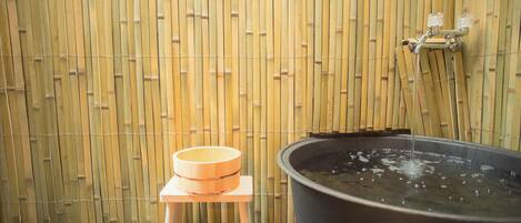 House | Bathroom | Separate tub and shower, deep soaking tub, free toiletries, hair dryer