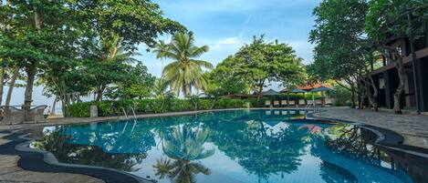 Kolam renang terbuka