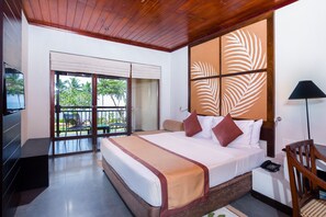 Deluxe Double or Twin Room, 1 Bedroom, Sea View | Minibar, in-room safe, desk, iron/ironing board