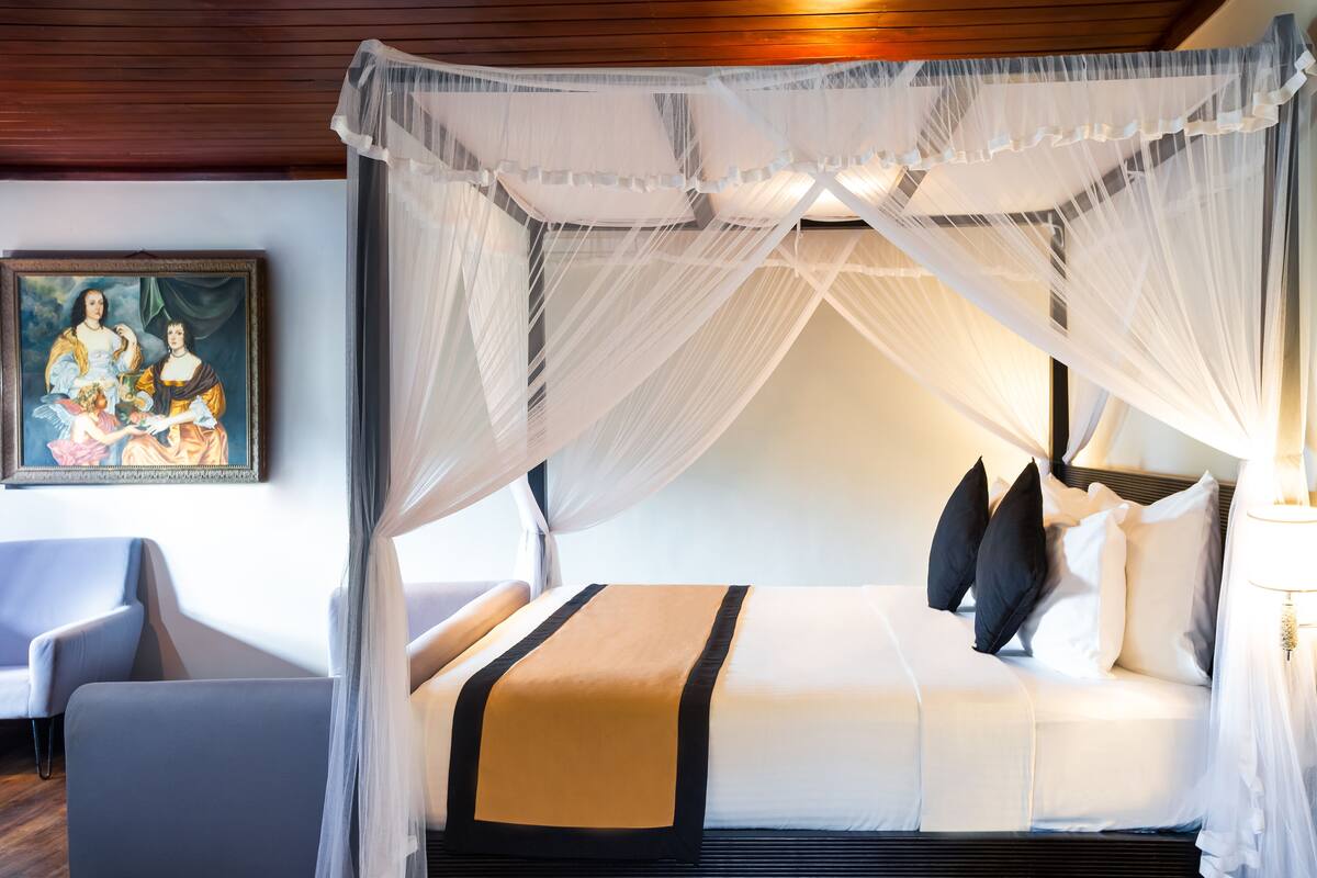 Suite Junior, 1 très grand lit, vue mer | Minibar, coffres-forts dans les chambres, bureau