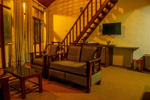 Family Duplex, 1 Bedroom, Mountain View | Individually decorated, individually furnished, desk, laptop workspace