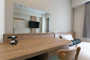 Desk, iron/ironing board, free WiFi, bed sheets - Just Inn Premium Nagoya Station (Nagoya)