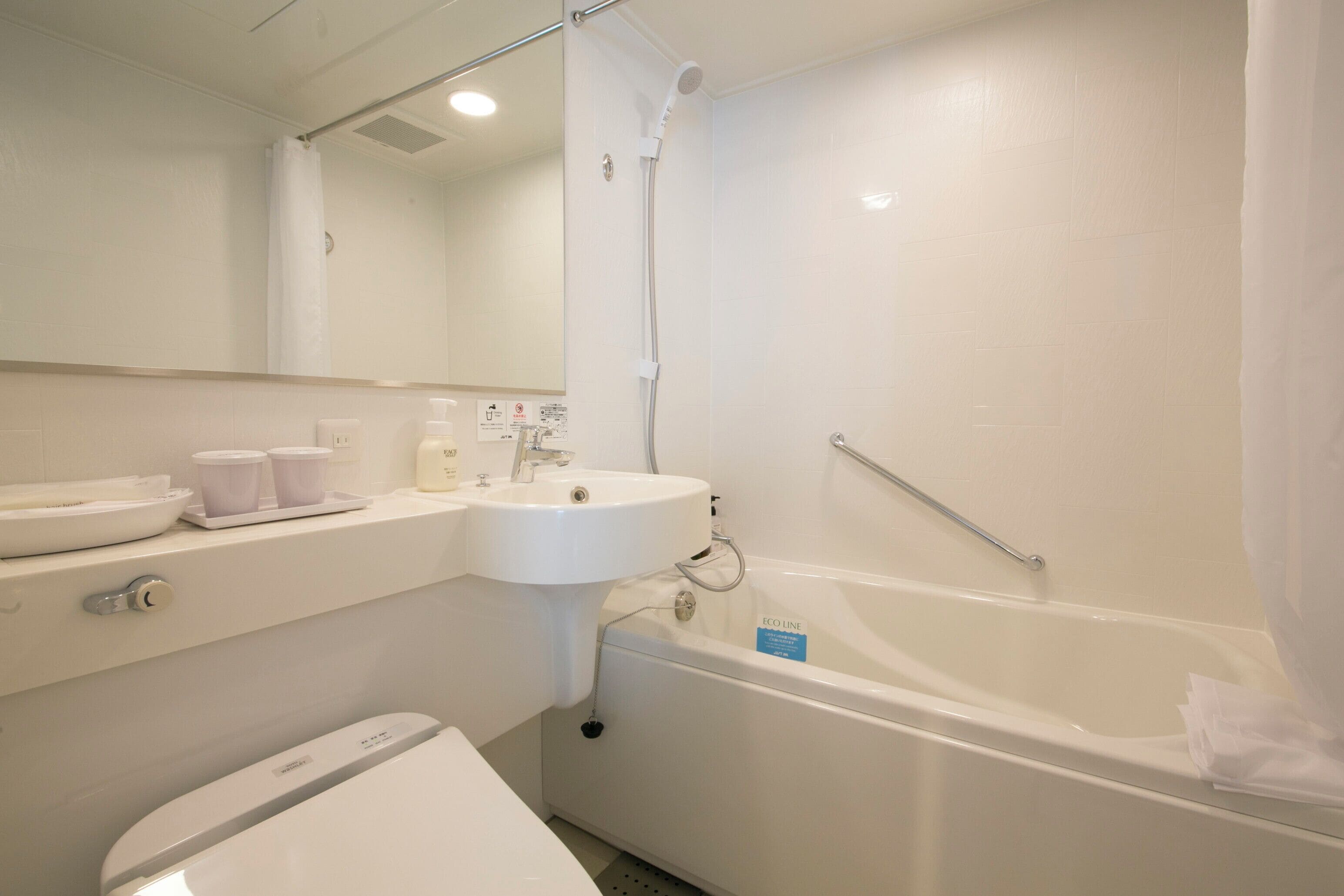 combined shower/bathtub, designer toiletries, hair dryer, slippers