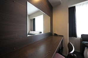 Bàn, bàn ủi/dụng cụ ủi quần áo, truy cập Internet không dây miễn phí