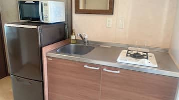 Fridge, microwave, stovetop, electric kettle