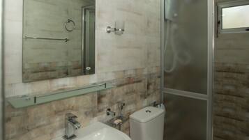 Deluxe Double Room, 1 Queen Bed, Non Smoking, Garden View | Bathroom | Shower, free toiletries, bidet, towels