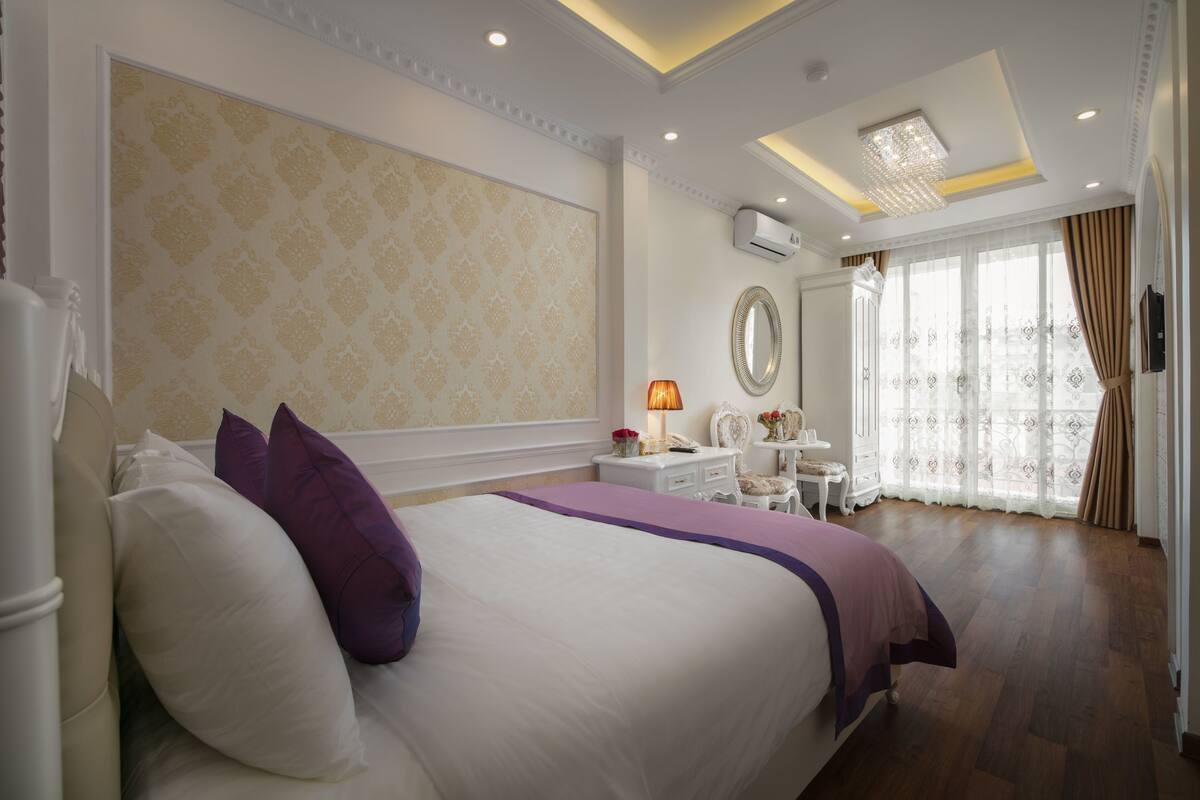 Deluxe Double Room, 1 Queen Bed, Balcony, City View | Minibar, in-room safe, desk, blackout drapes