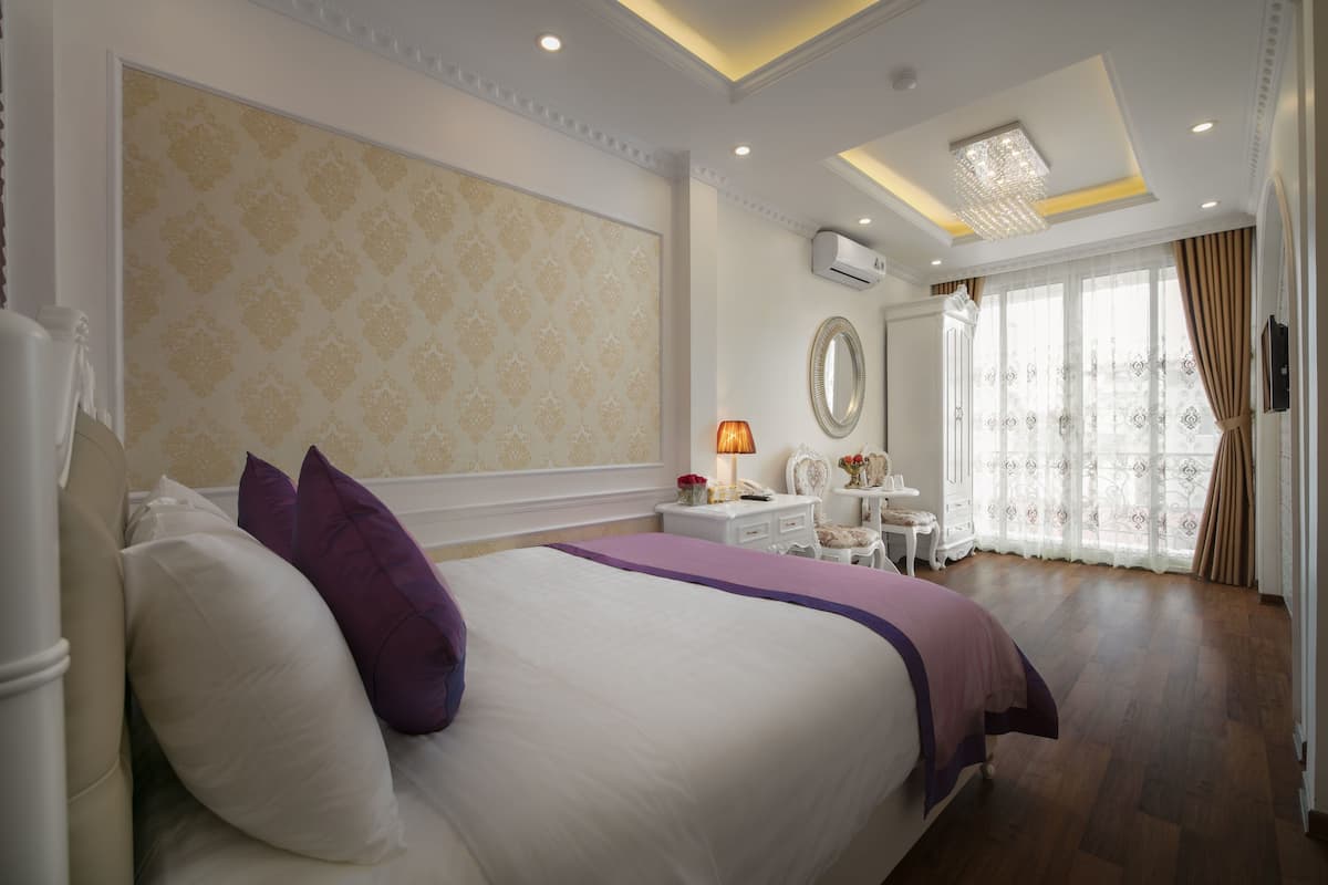 Deluxe Double Room, 1 Queen Bed, Balcony, City View | Minibar, in-room safe, desk, blackout drapes