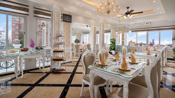 Daily buffet breakfast for a fee - Viola Royal Hotel & Spa (Hanoi)