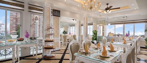 Daily buffet breakfast (VND 150000 per person)