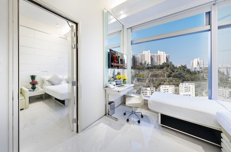 Room, Connecting Rooms | In-room safe, desk, soundproofing, iron/ironing board