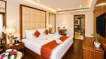 Shakun Suite with Bathtub | Premium bedding, minibar, in-room safe, desk