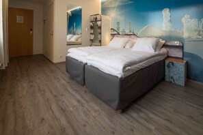 Desk, blackout curtains, free WiFi, bed sheets - Hotelli Uninen Loviisa (Loviisa)