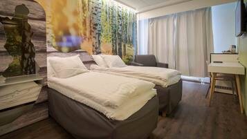 1 bedroom, desk, blackout drapes, free WiFi