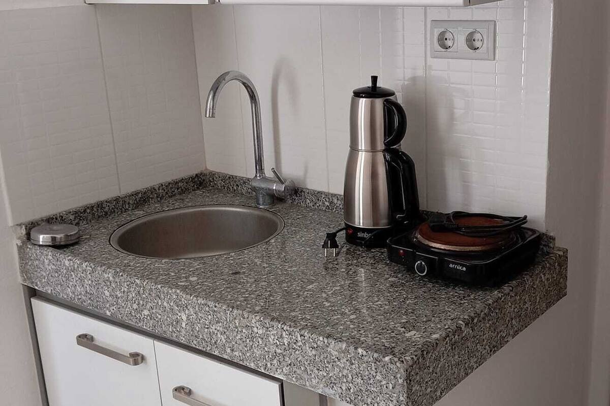 studio suite, kitchenette, corner | private kitchen | fridge, microwave, stovetop, coffee/tea maker