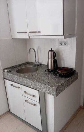Studio Suite, Kitchenette, Corner | Private kitchen - Parla Apart Otel (Cesme)