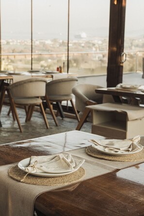 供應早餐、午餐和晚餐,土耳其料理