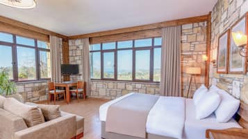 Family Quadruple Room | Desk, blackout drapes, soundproofing, free WiFi