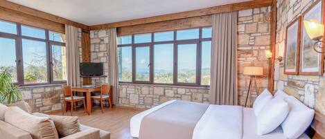 Quarto quádruplo família | Escrivaninha, cortinas blackout, quartos à prova de som