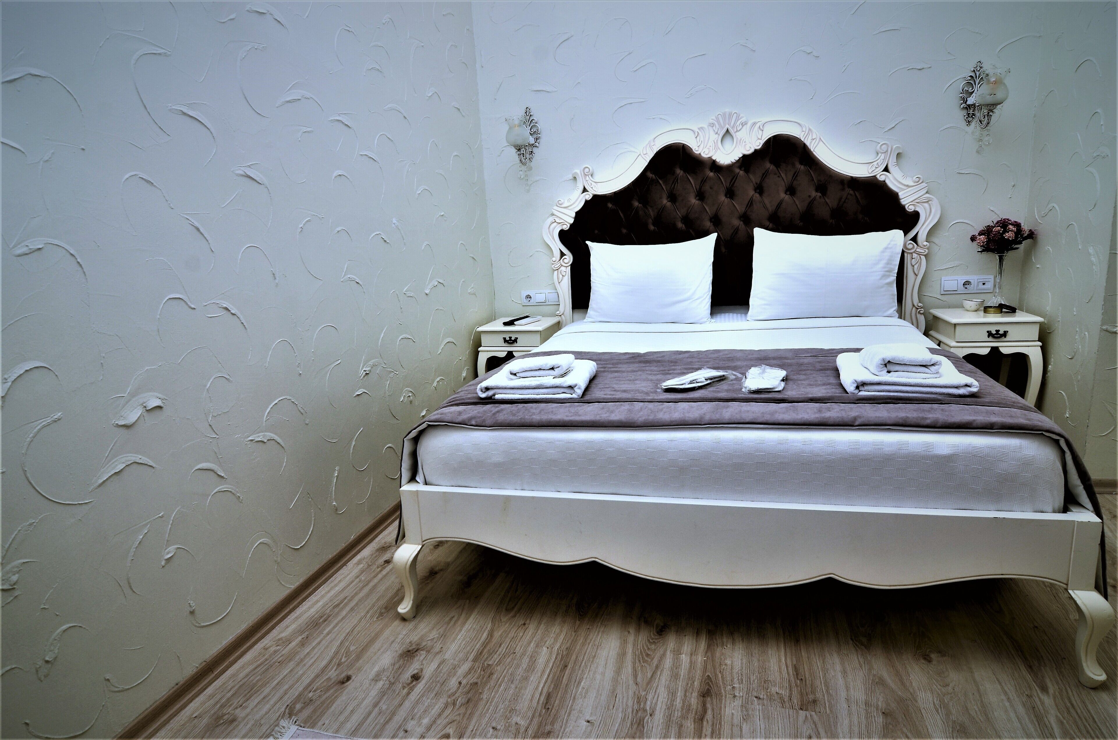 royal room | 1 bedroom, premium bedding, minibar, in-room safe