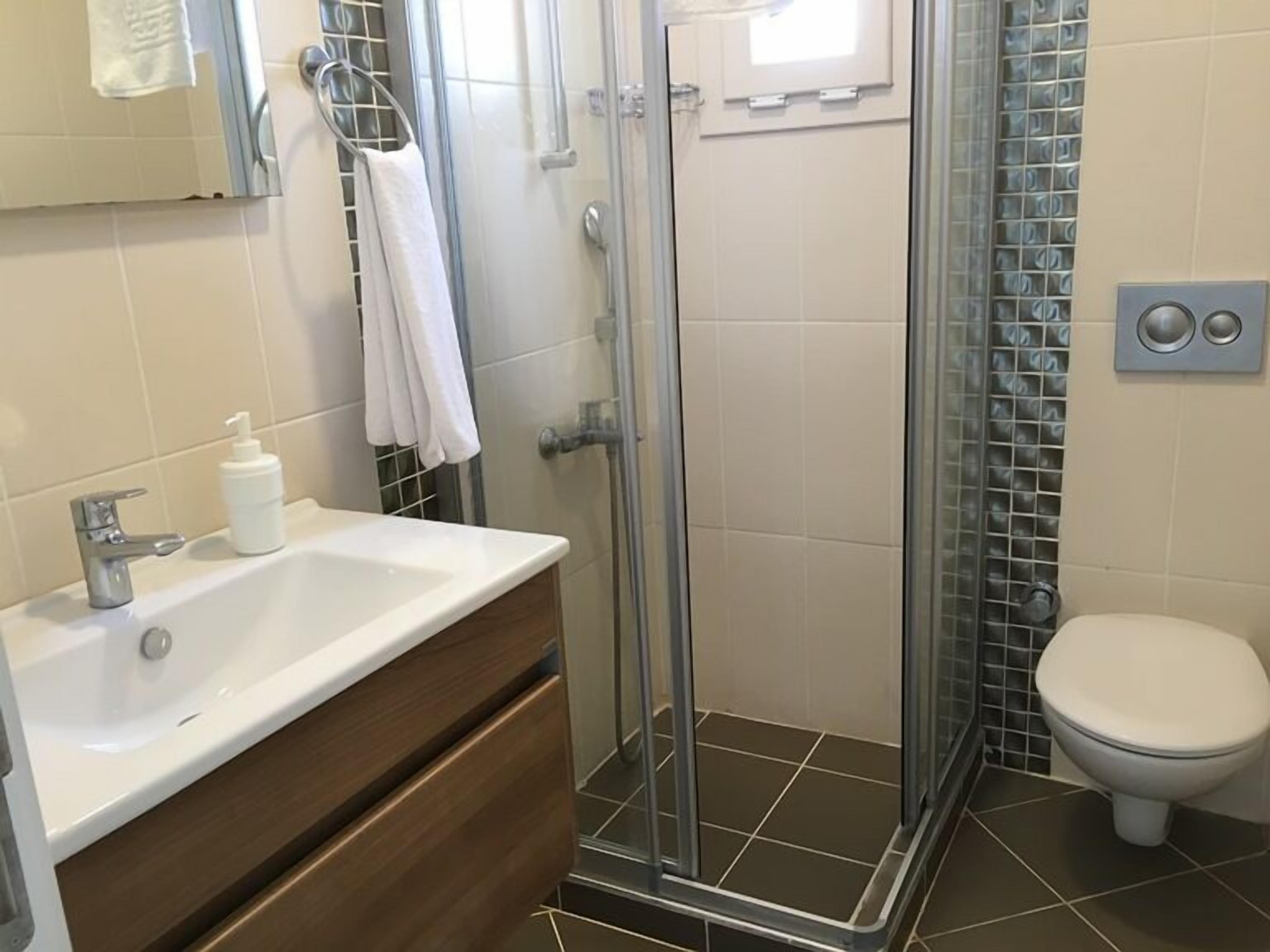 luxury quadruple room | bathroom | shower, free toiletries, hair dryer, slippers