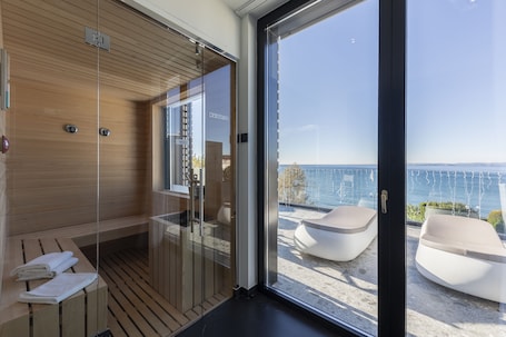 Deluxe Room, Terrace, Lake View (Private SPA) | Room amenity