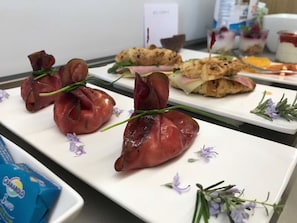 A buffet with various dishes including rolled meats, sandwiches, and desserts. - MaisonMe Boutique Hotel - Adults Only (Bardolino)