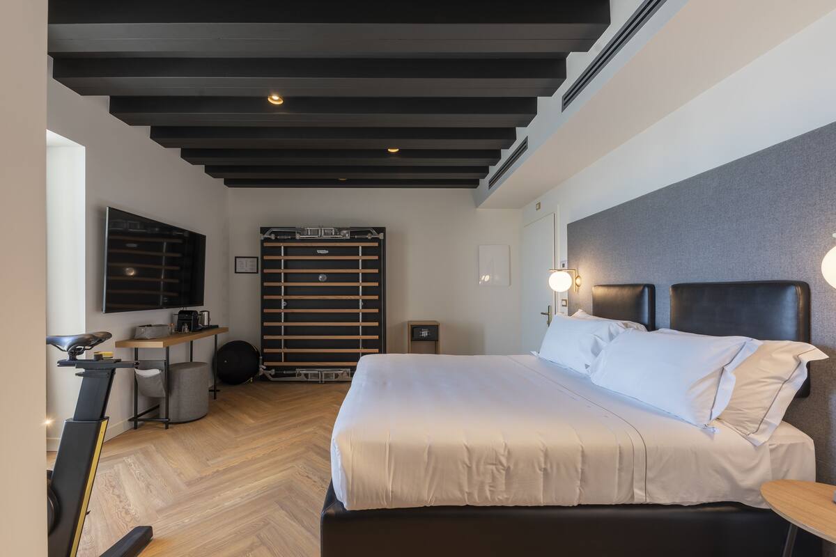 Deluxe Room, Terrace, Lake View (Fitness) | Minibar, in-room safe, desk, blackout curtains