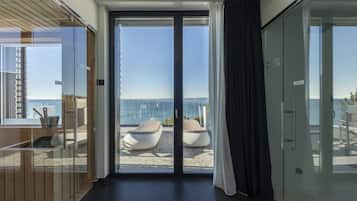 Habitación Deluxe, Terraza, vista al lago (Private SPA) | Servicios de la habitación