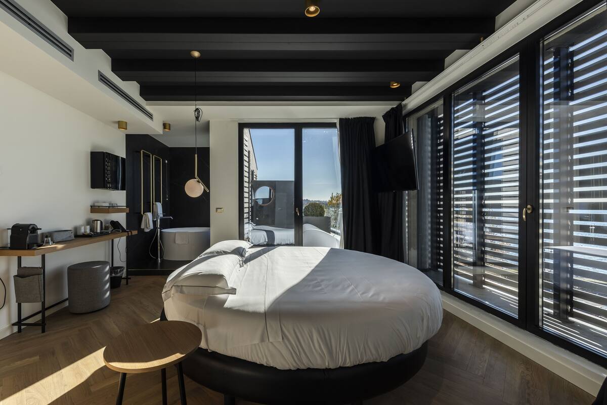 Deluxe Room, Terrace, Lake View (Romantic) | Minibar, in-room safe, desk, blackout curtains