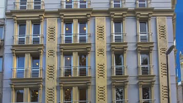 Façade de l’hébergement - soirée/nuit