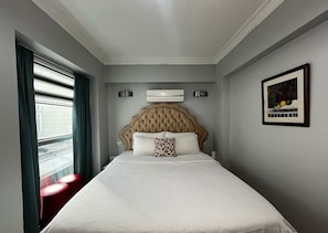 Standard-Doppelzimmer | Minibar, laptopgeeigneter Arbeitsplatz, kostenloses WLAN, Bettwäsche