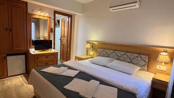 Quarto econômico | Frigobar, ferros/tábuas de passar roupa, Wi-Fi de cortesia