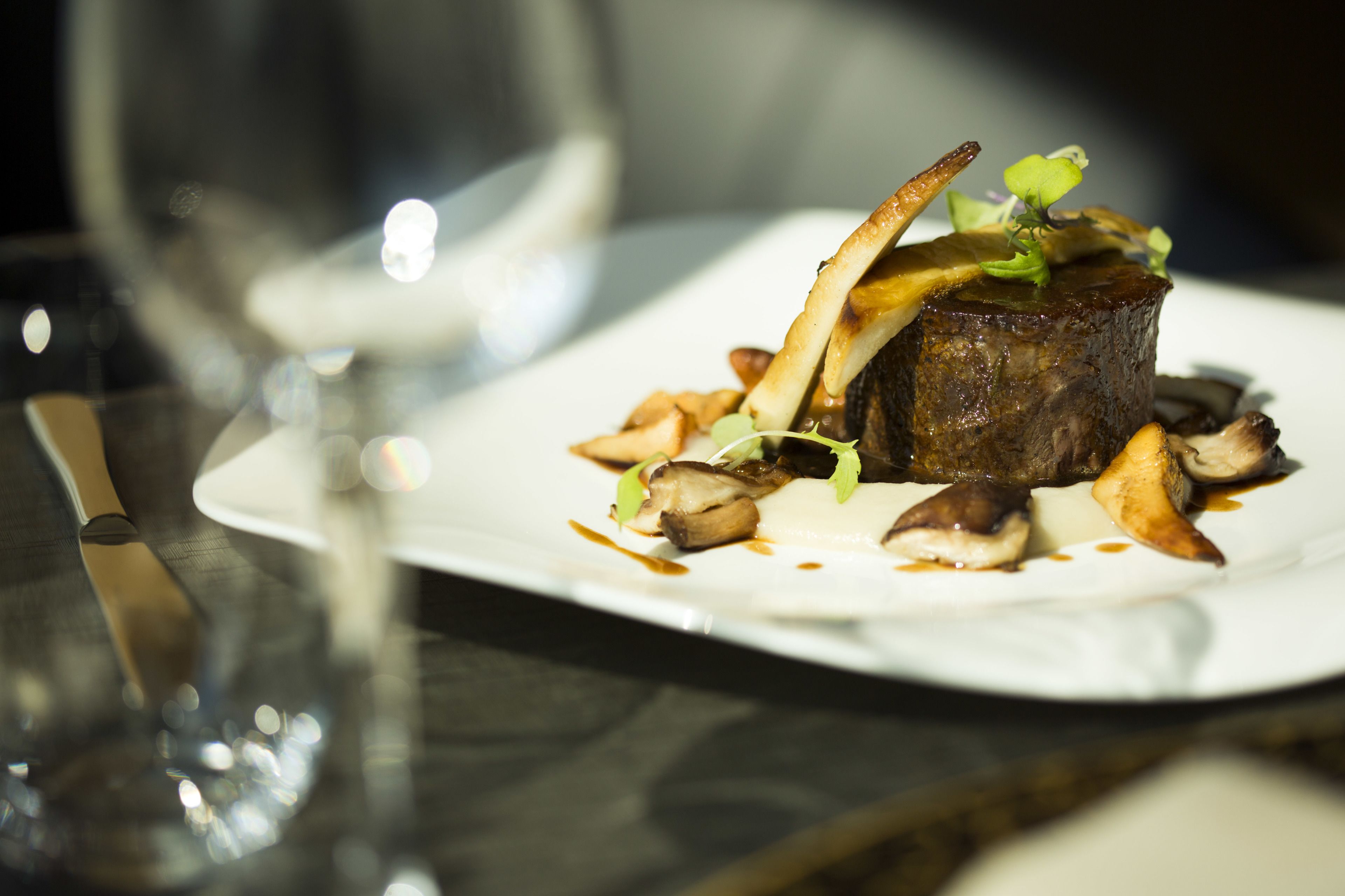 lunch, dinner served; mediterranean cuisine, al fresco dining