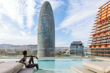 Seasonal outdoor pool, open 9:00 AM to 7:00 PM, sun loungers. Hotel SB Glow 4 Sup