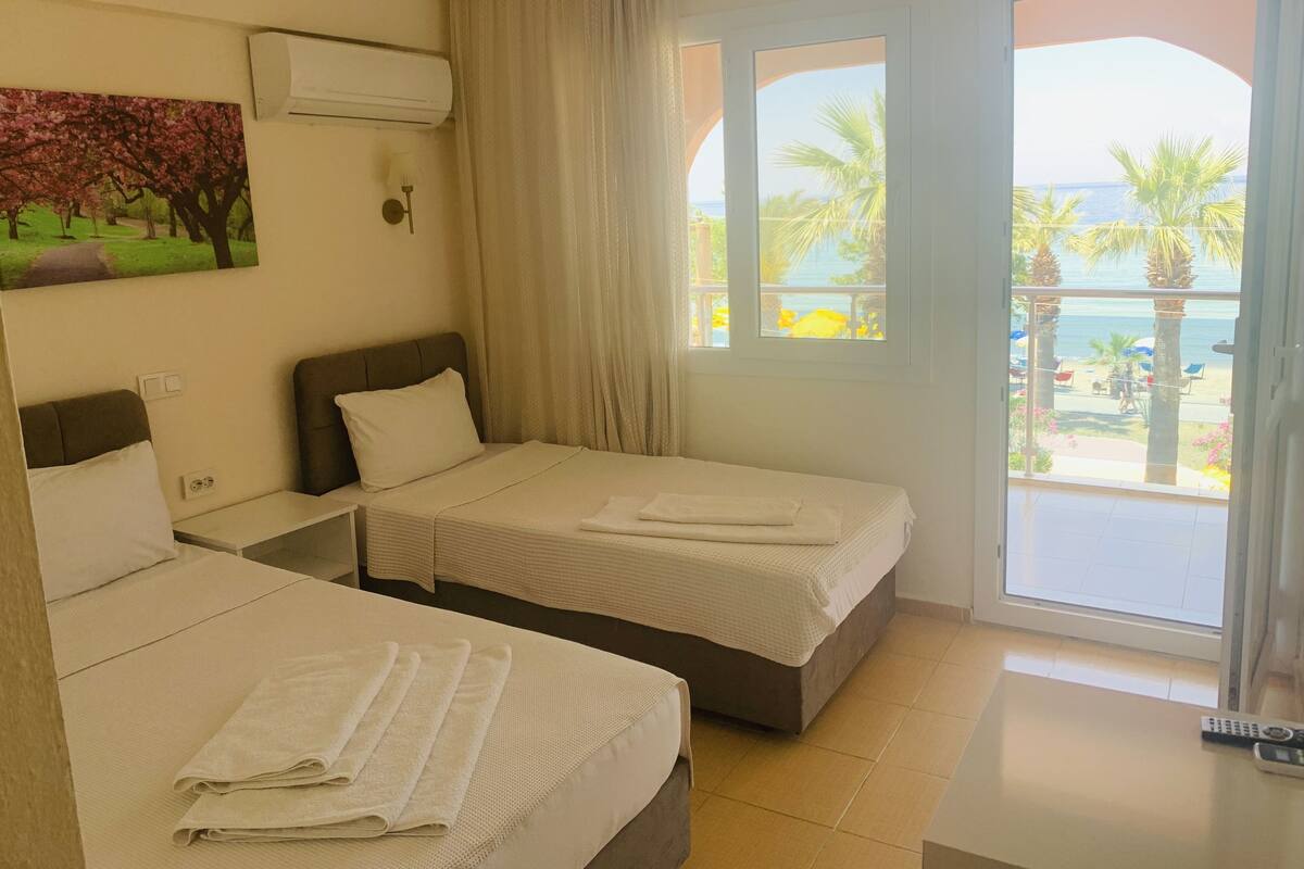 Deluxe Room, Berbilang Katil, Non Smoking, Sea View | Langsir/tirai gelap terus, kalis bunyi, Wi-fi percuma, cadar katil