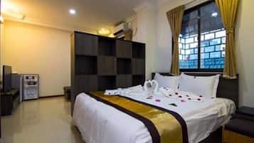 Minibar, in-room safe, desk, free WiFi