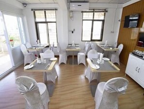 Breakfast, lunch and dinner served - City Central Inn (Yangon)