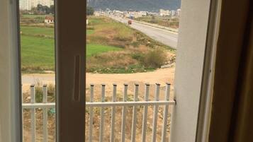 Suite Junior | 1 kamar tidur, setrika/meja setrika, dan seprai linen