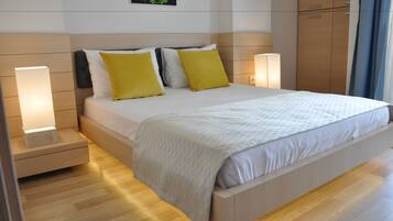 1 kamar tidur, setrika/meja setrika, dan seprai linen