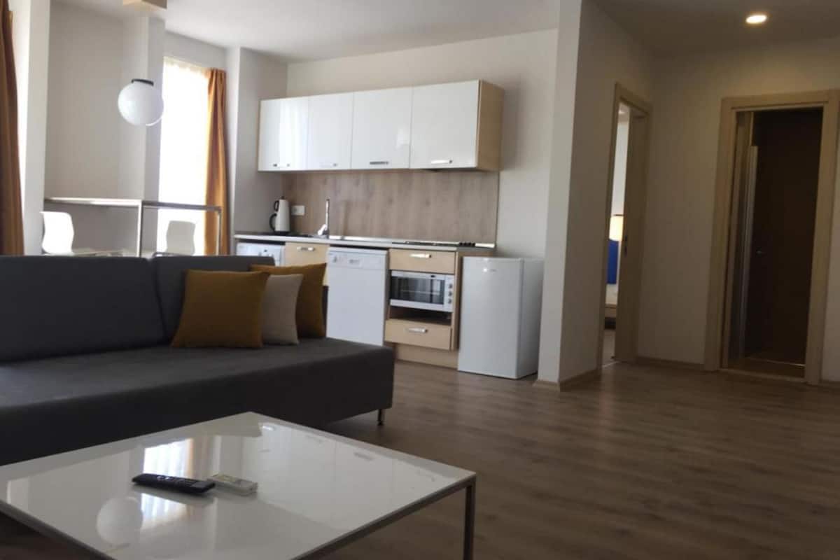 Senior suite | 1 slaapkamer, een strijkplank/strijkijzer, beddengoed