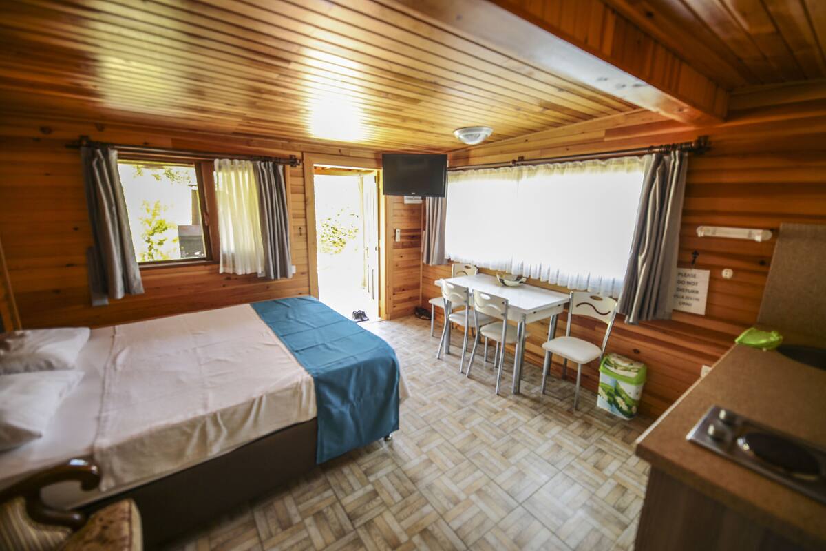 Superior-Villa, 1 Schlafzimmer, Bergblick | 1 Schlafzimmer, Zimmersafe, Schreibtisch, schallisolierte Zimmer
