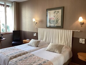 Comfort Twin Room | Desk, iron/ironing board, free WiFi, bed sheets - Hôtel de la Paix (Lodeve)