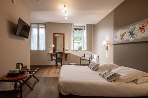 Standard Double Room | Desk, iron/ironing board, free WiFi, bed sheets - Hôtel de la Paix (Lodeve)