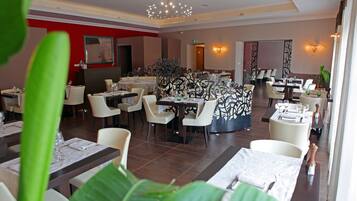 Serveert lunch en diner, Franse gerechten