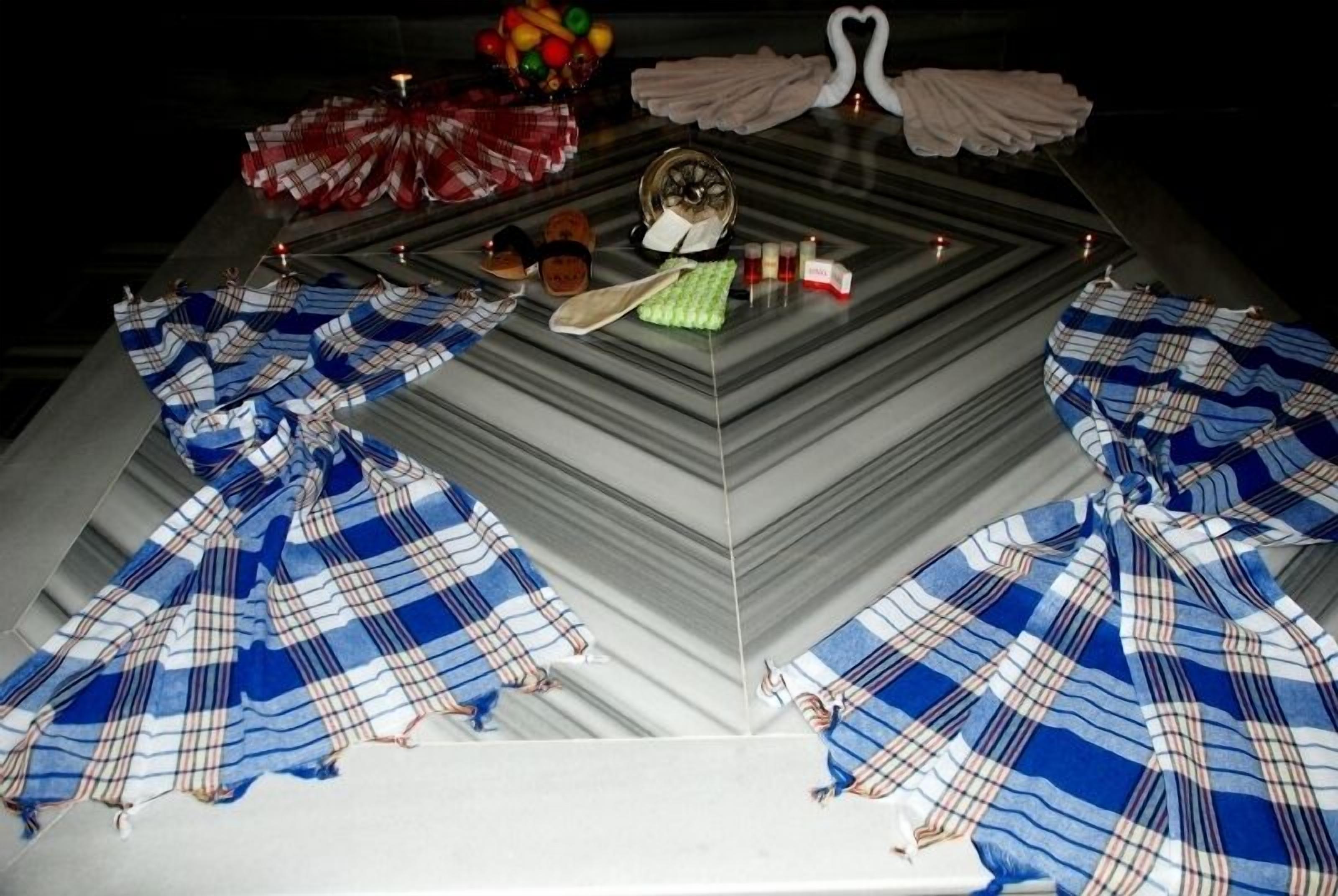 sauna, steam room, turkish bath/hammam, body treatments, aromatherapy