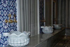 Sauna, baño de vapor, baño turco o hammam y tratamientos corporales