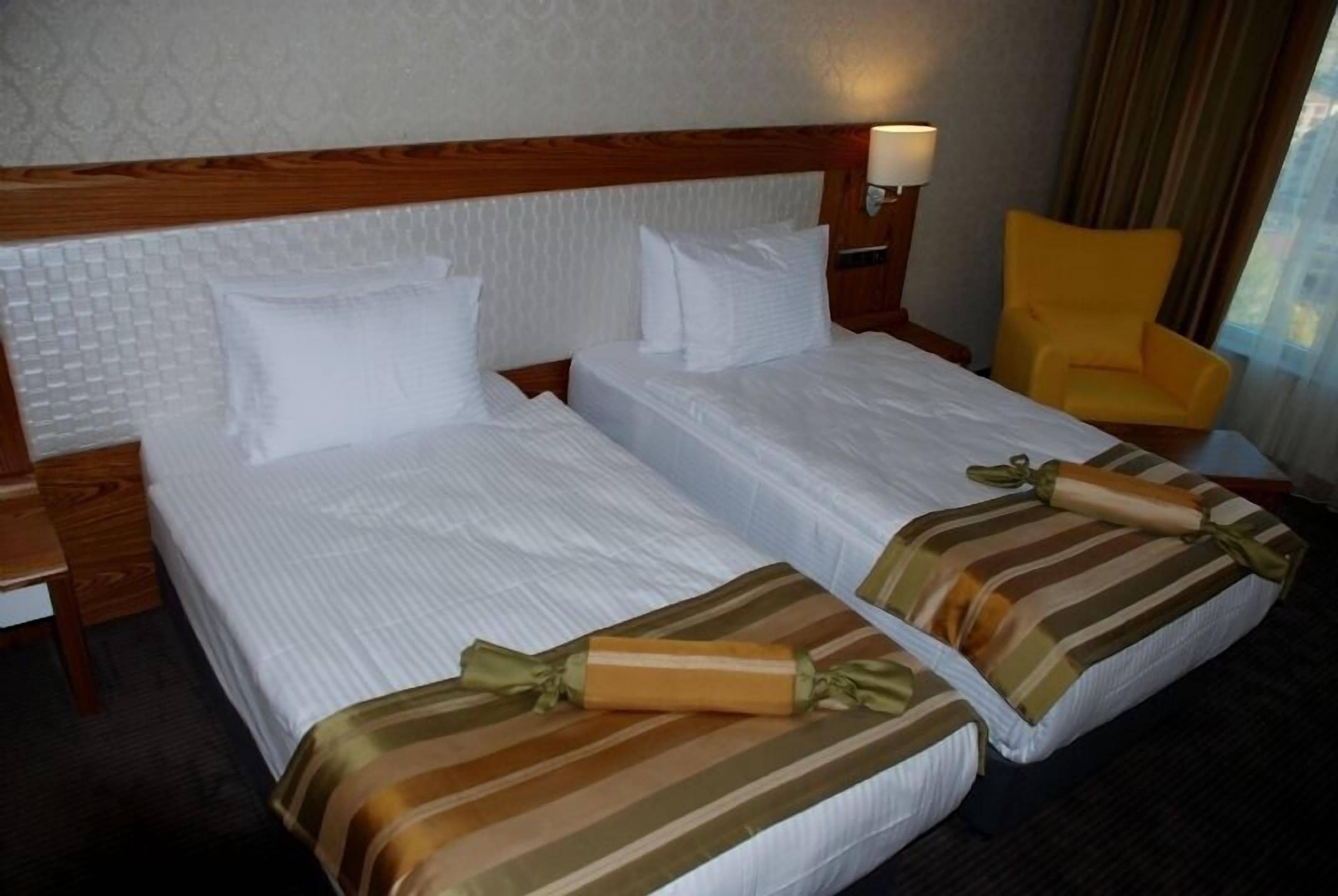 standard double or twin room | 1 bedroom, premium bedding, minibar, in-room safe