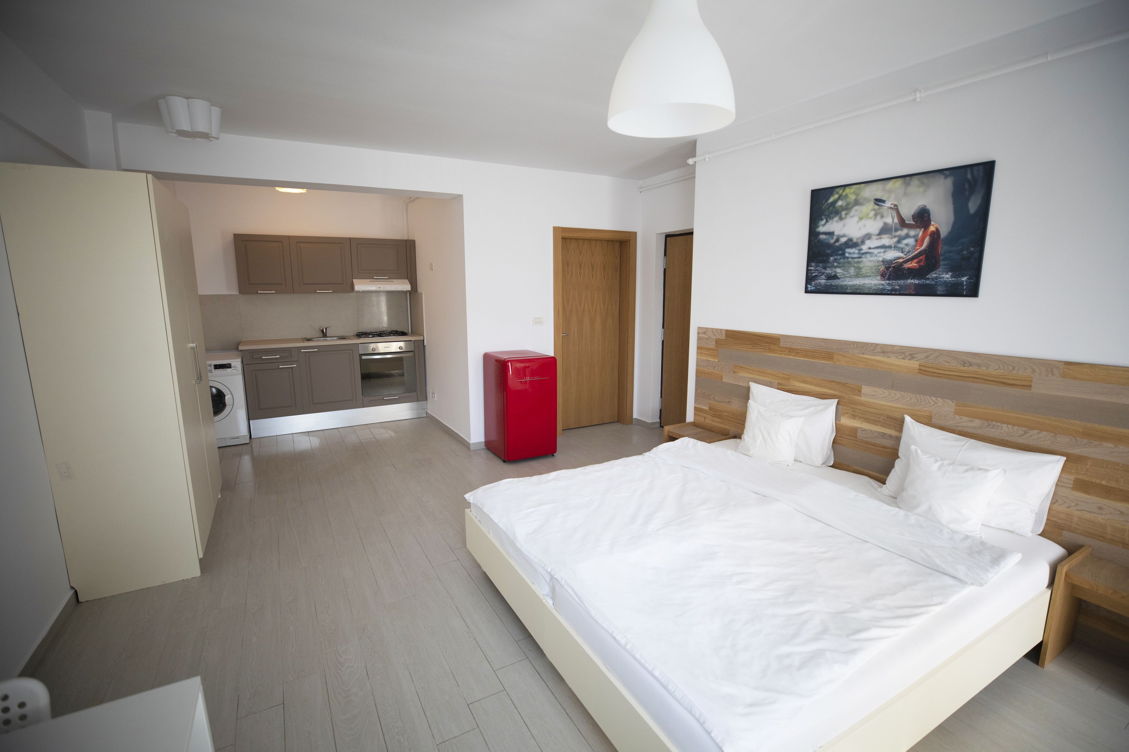 suite, 1 queen bed | private kitchen | oven, electric kettle, cookware/dishes/utensils